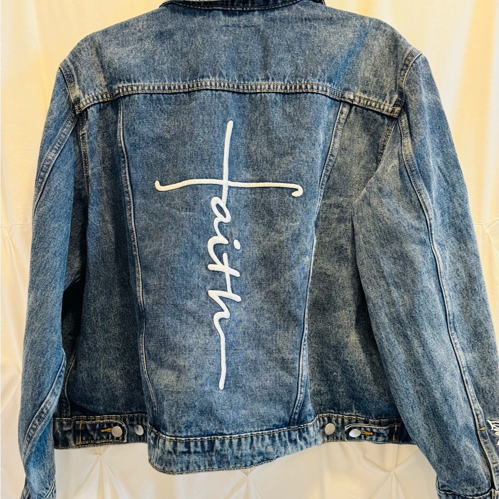 Love in Faith Faith Cross Denim Trucker Jacket Medium Wash 3X Fits 1X - Picture 4 of 7